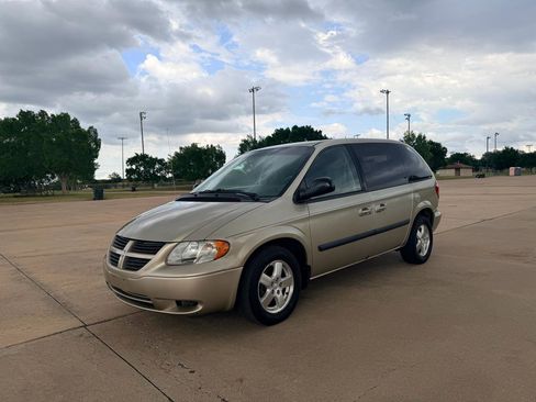 Used 2005 Dodge Caravan SXT FWD image 5