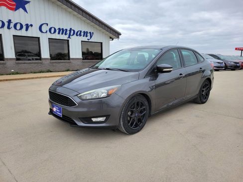 Used 2016 Ford Focus SE w/ Equipment Group 201A FWD image 1