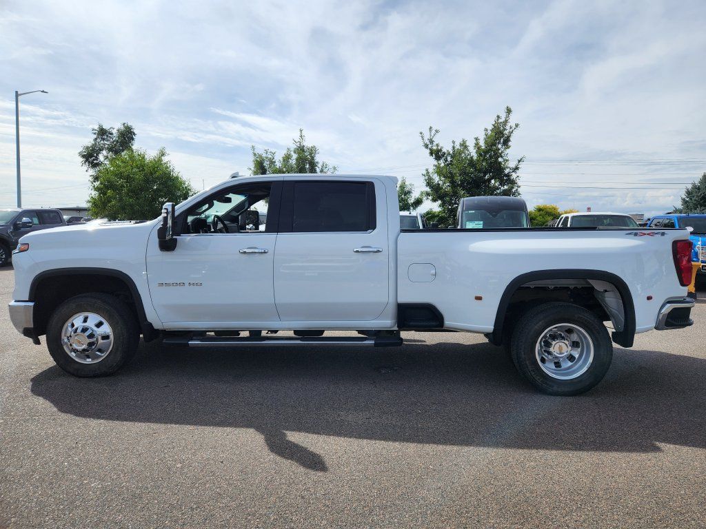 Used 2024 Chevrolet Silverado 3500 LTZ w/ LTZ Plus Package AWD/4WD image 4