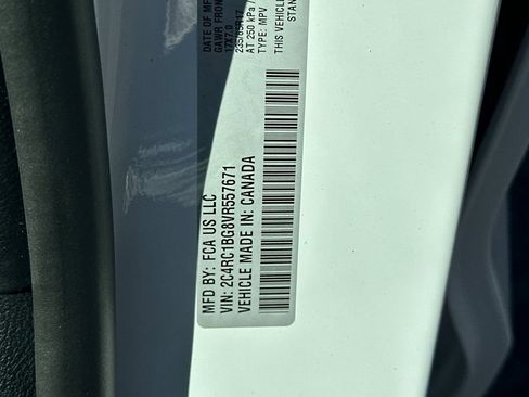New 2027 Chrysler Pacifica Select FWD image 29