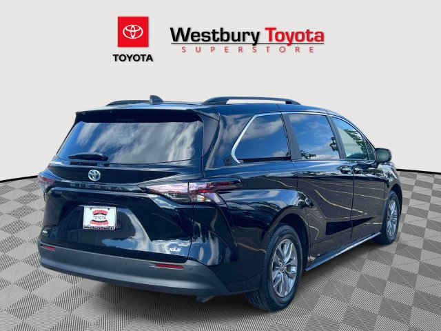 Used 2025 Toyota Sienna XLE FWD image 7