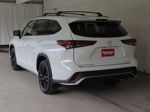 Used 2023 Toyota Highlander XSE AWD/4WD image 29