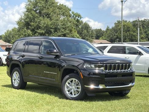 New 2026 Jeep Grand Cherokee L Laredo w/ Trailer Tow Package RWD image 17