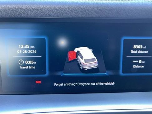 Certified 2025 Volkswagen Tiguan SE image 26