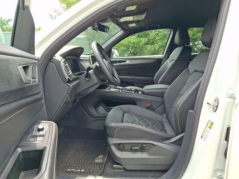 Used 2024 Volkswagen Atlas Cross Sport SE AWD/4WD image 13