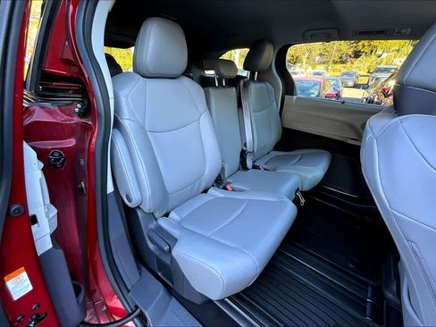 Certified 2023 Toyota Sienna XLE image 19