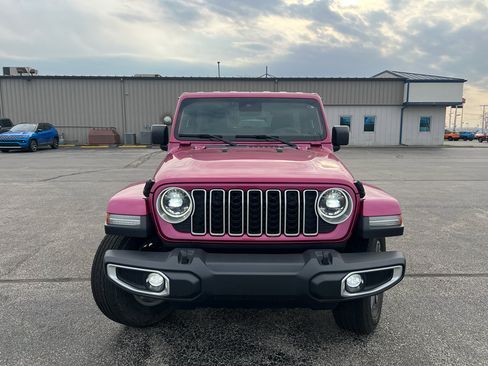 Used 2024 Jeep Wrangler Unlimited Sahara w/ Dual Top Group AWD/4WD image 3
