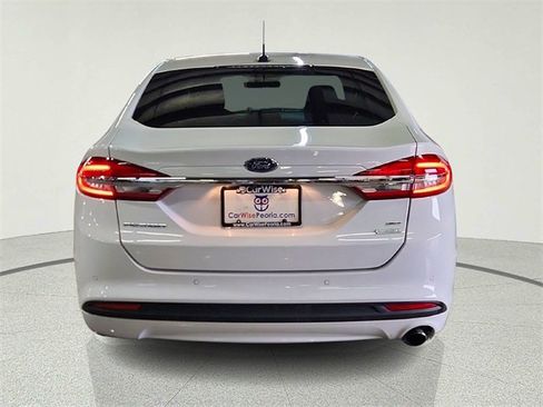 Used 2018 Ford Fusion SE w/ Fusion SE Technology Package image 3