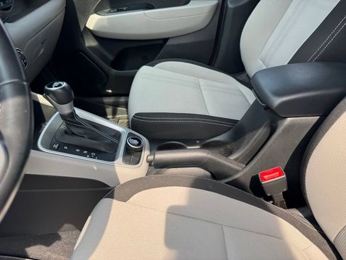 Used 2021 Hyundai Venue SEL w/ Cargo Package FWD image 11
