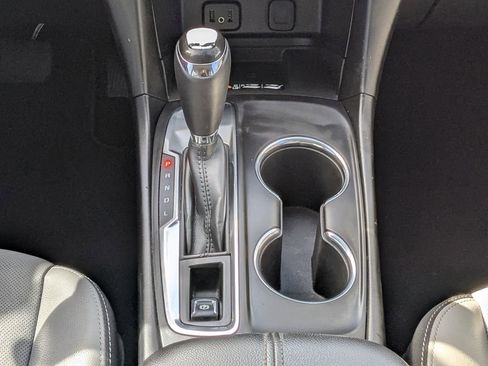 Used 2018 Chevrolet Equinox Premier image 21