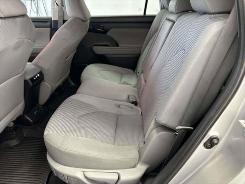 Certified 2024 Toyota Highlander LE FWD image 15