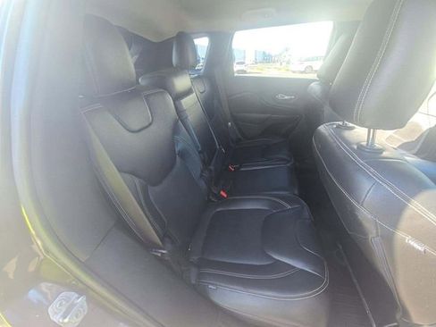 Used 2015 Jeep Cherokee Latitude w/ Comfort/Convenience Group AWD/4WD image 8