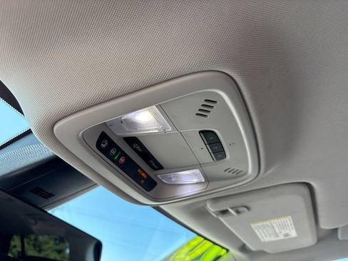 Used 2020 Chevrolet Traverse LT w/ LT Premium Package FWD image 27