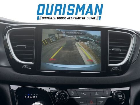 Used 2026 Chrysler Pacifica Select image 23