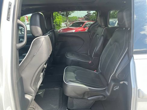 Used 2026 Chrysler Pacifica Limited FWD image 26