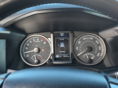 Certified 2023 Toyota Tacoma TRD Off-Road image 25