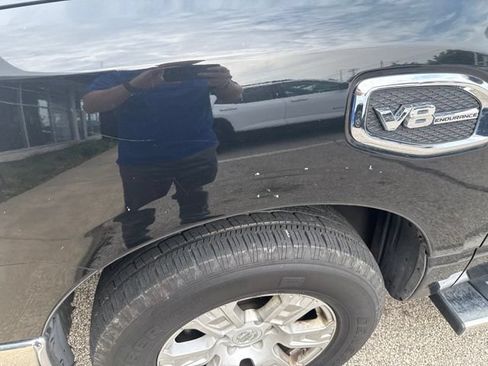 Used 2017 Nissan Titan SV AWD/4WD image 6
