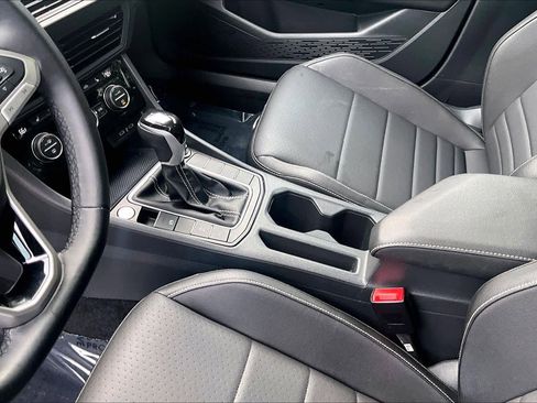 Used 2023 Volkswagen Jetta SE w/ Panoramic Sunroof Package FWD image 17