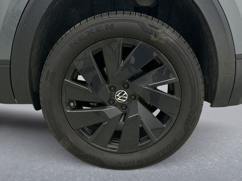 Used 2025 Volkswagen Atlas SE image 11