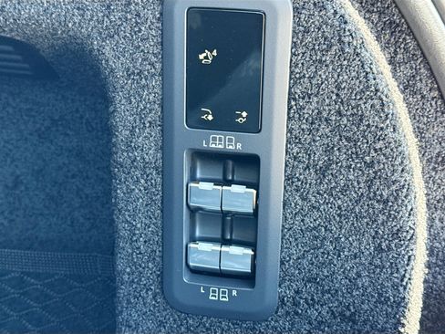 New 2026 Land Rover Range Rover Long Wheelbase SE image 12