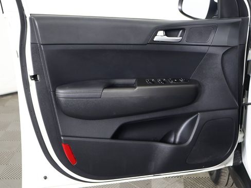 Used 2022 Kia Sportage LX image 19