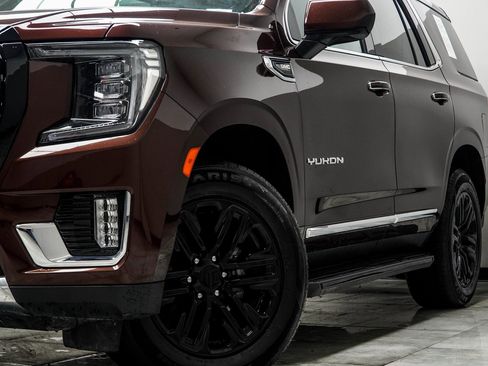 Used 2023 GMC Yukon SLT image 3