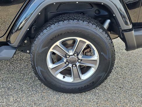 Used 2022 Jeep Wrangler Unlimited Sahara w/ LED Lighting Group image 8