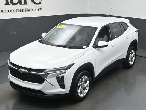 Used 2024 Chevrolet Trax LS w/ LS Convenience Package FWD image 49