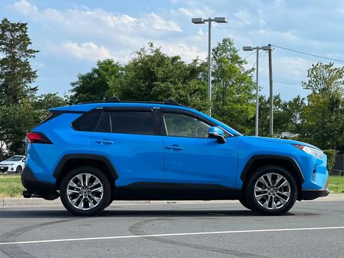 Used 2019 Toyota RAV4 XLE Premium w/ All Weather Liner Package AWD/4WD image 6