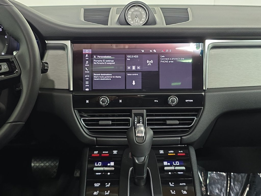 Certified 2026 Porsche Macan AWD/4WD image 16