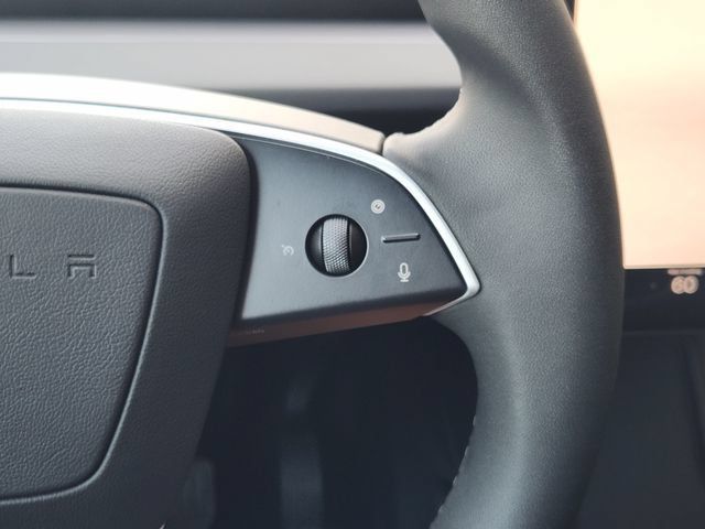 Used 2026 Tesla Model Y 2WD image 37