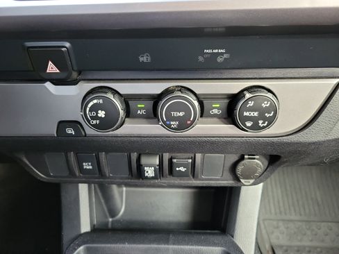 Used 2020 Toyota Tacoma SR5 image 32