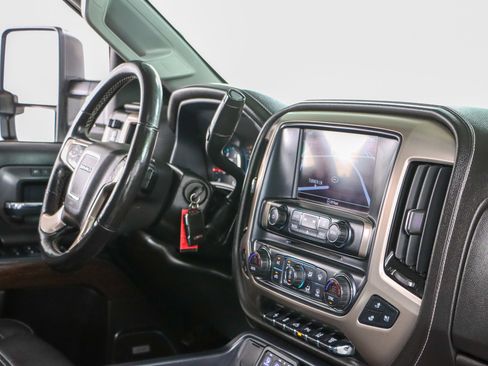 Used 2017 GMC Sierra 2500 Denali w/ Duramax Plus Package image 30