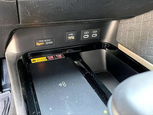 Used 2025 Toyota Camry XLE FWD image 25