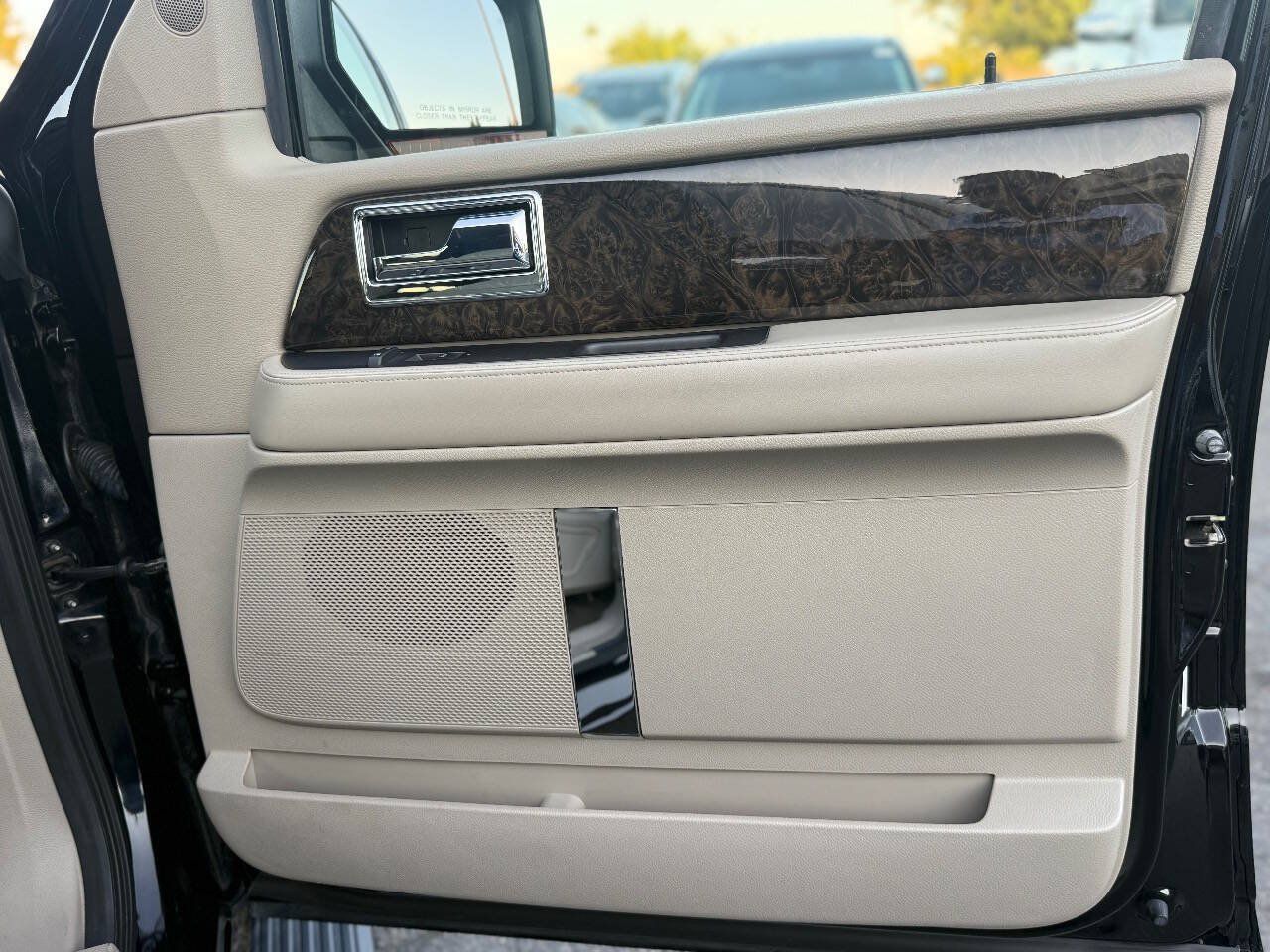 Used 2016 Lincoln Navigator Select AWD/4WD image 15