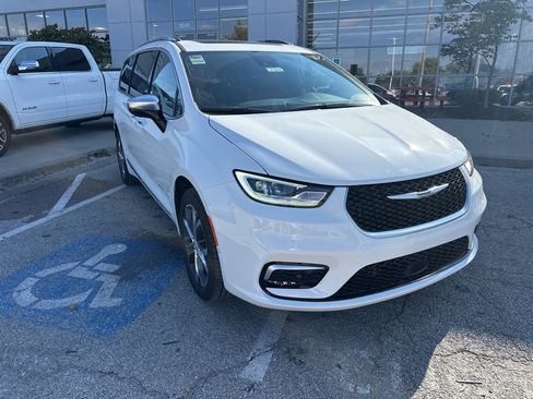 New 2026 Chrysler Pacifica Pinnacle w/ Trailer Tow Group image 7