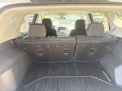 Used 2022 GMC Terrain SLE w/ Driver Convenience Package FWD image 18