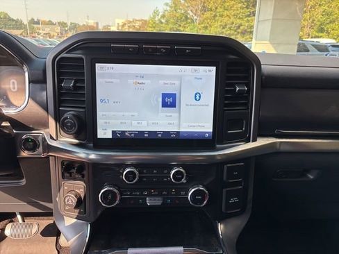 Used 2022 Ford F150 Lariat w/ Max Trailer Tow Package image 18