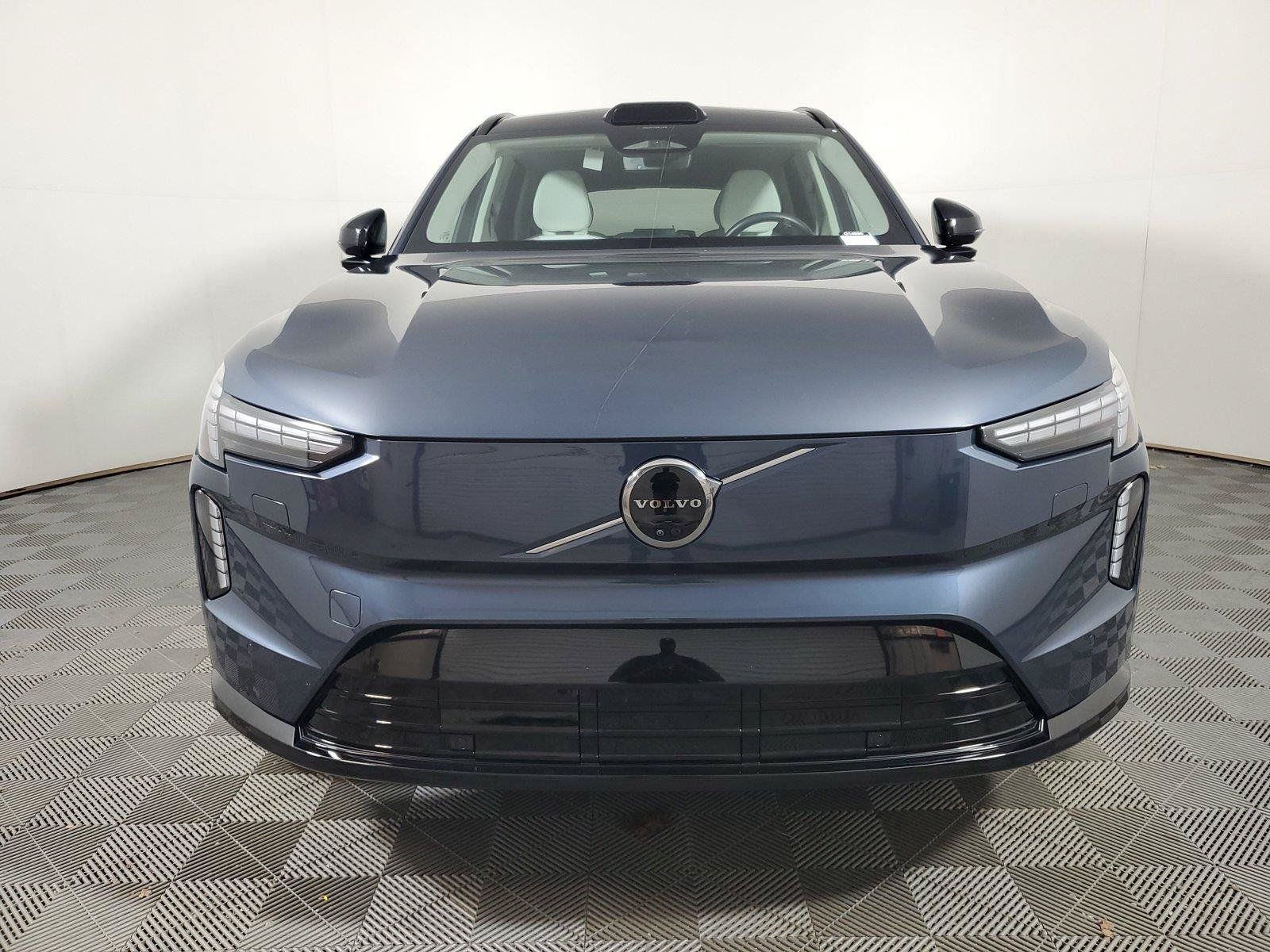 Used 2025 Volvo EX90 Plus AWD/4WD image 2