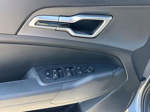 Used 2025 Kia Sportage LX image 22