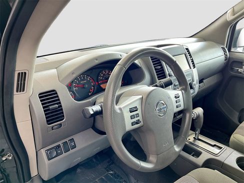 Used 2019 Nissan Frontier SV image 9