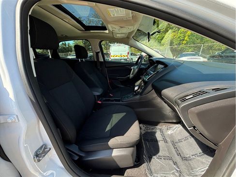 Used 2017 Ford Focus SEL image 32