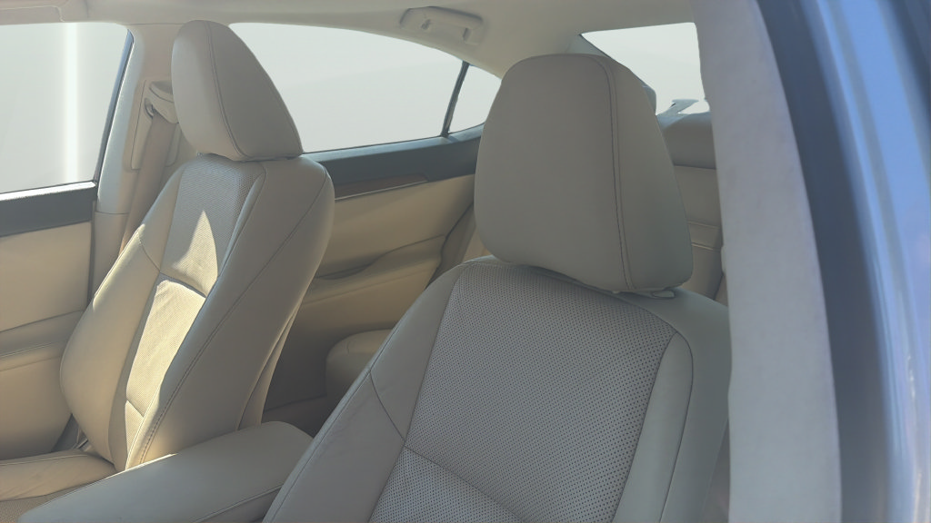 Used 2014 Lexus ES 300h w/ Luxury Package w/Bamboo Trim FWD image 11