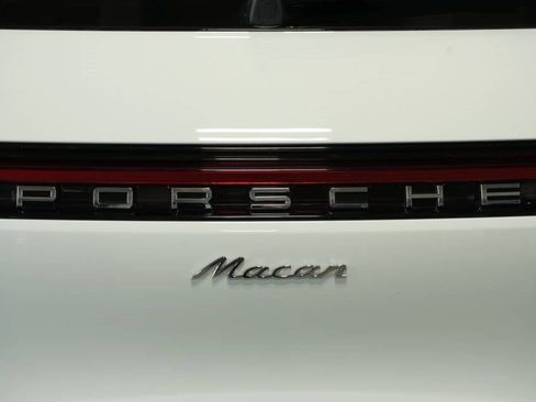 Used 2025 Porsche Macan image 37