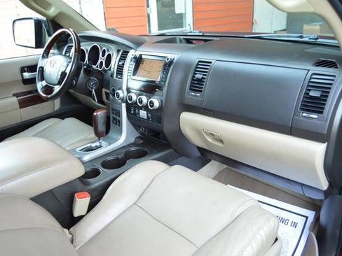 Used 2011 Toyota Sequoia Platinum image 17