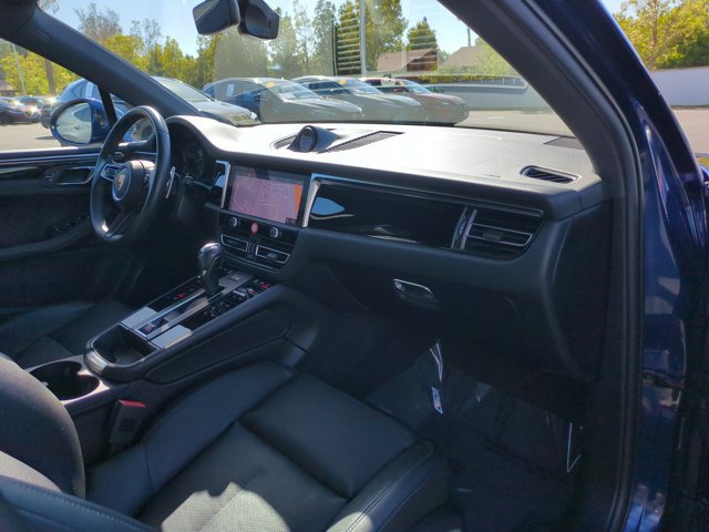 Used 2024 Porsche Macan AWD/4WD image 30