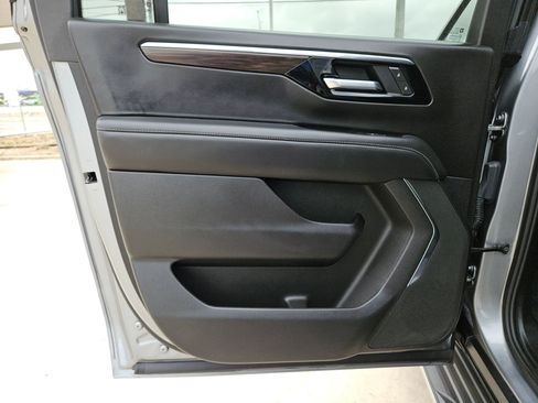Certified 2025 Chevrolet Suburban LT AWD/4WD image 15
