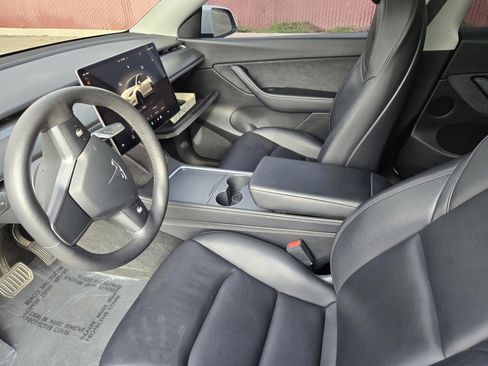 Used 2022 Tesla Model Y Long Range image 15