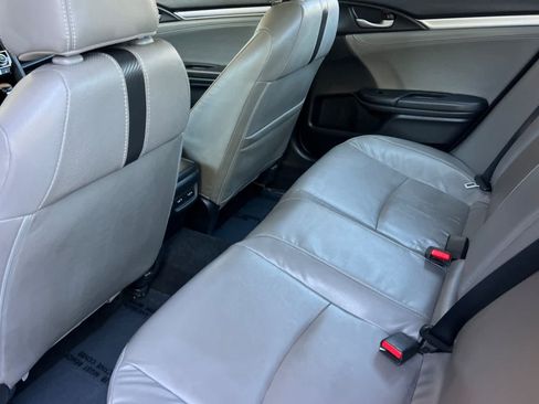 Used 2017 Honda Civic Touring image 4