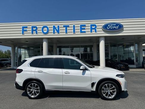 Used 2025 BMW X5 xDrive40i AWD/4WD image 1